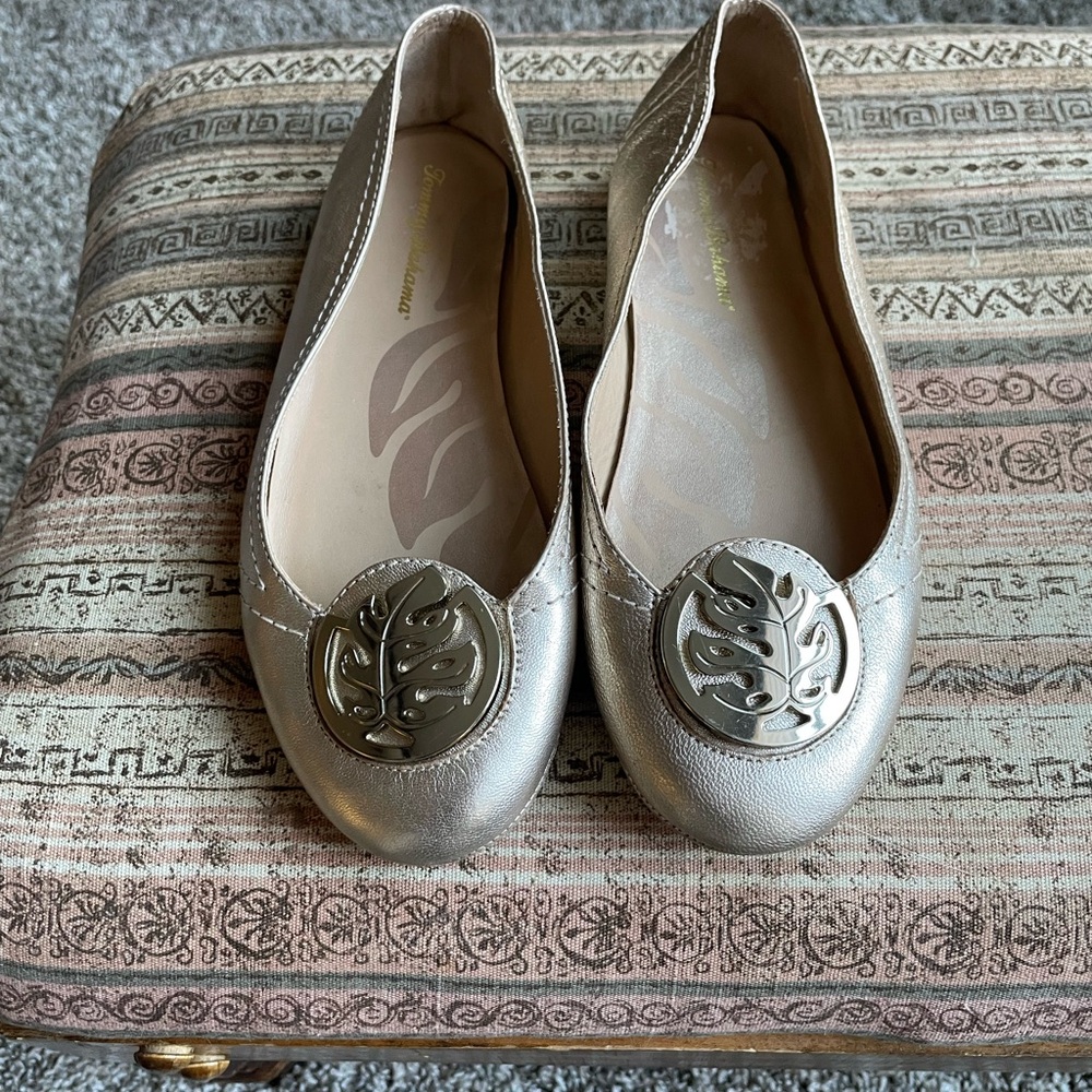 Tommy Bahama Woman’s Leather Ballerina Slippers in SZ 6 in gently used
